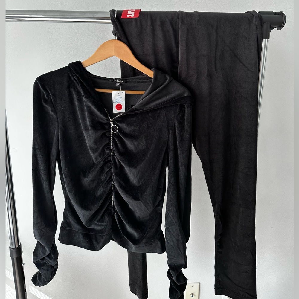 XL Black Sweatsuit from Rainbow. Never worn, tags still on.